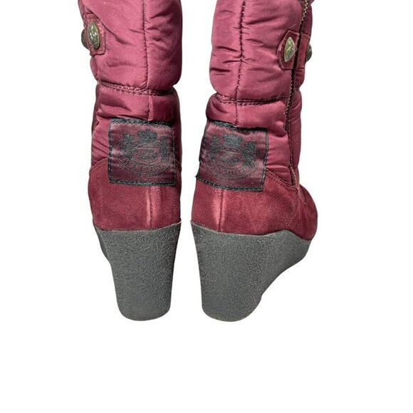 JUICY COUTURE Everest Quilted Faux Fur Lined Wedge Boots Logo Button Size 7.5 - Picture 6 of 7
